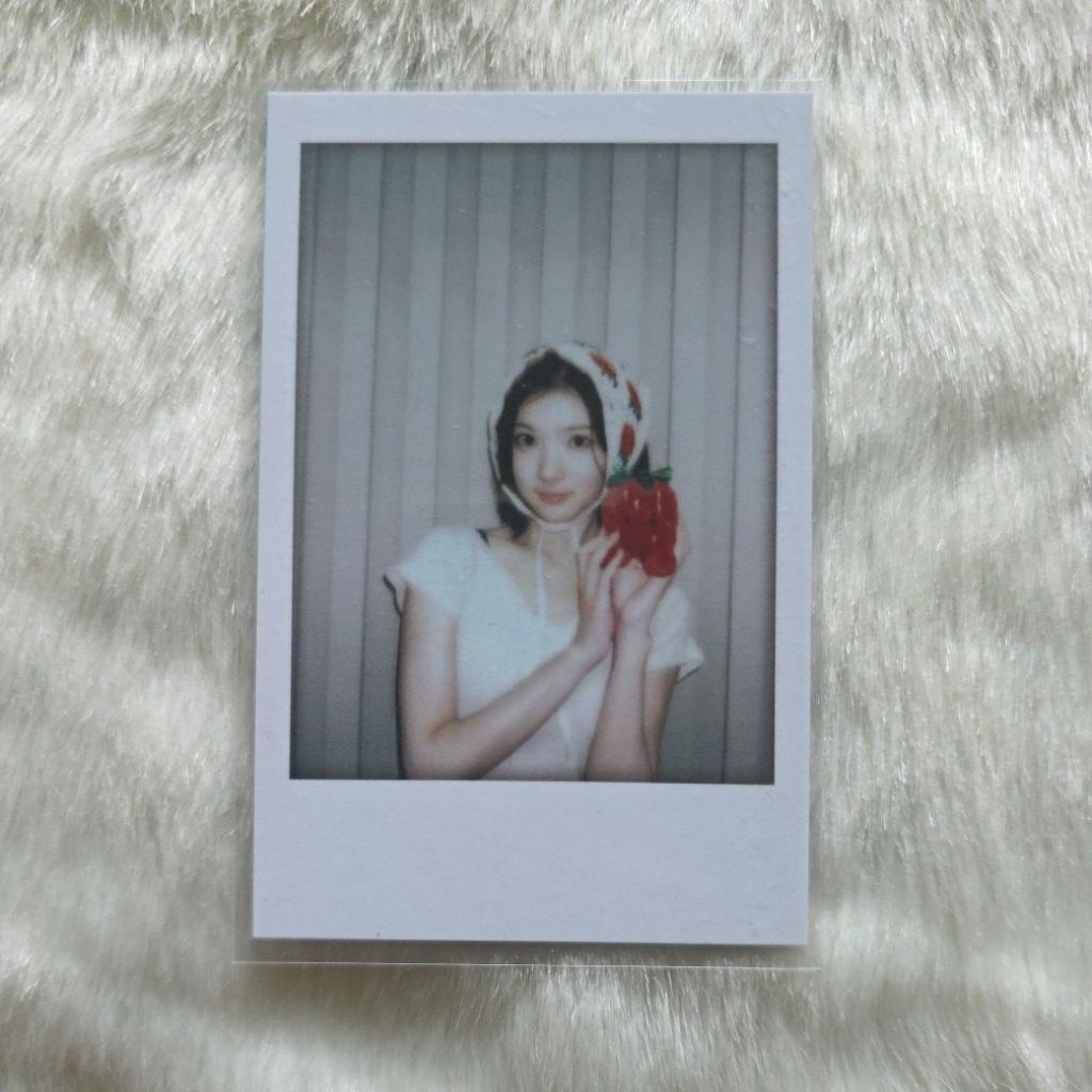 [OFFICIAL] POLAROID HEARTS2HEARTS H2H JIWOO 'STYLE' LUCKY DRAW SOUNDWAVE (JIWOO STRAWBERRY)