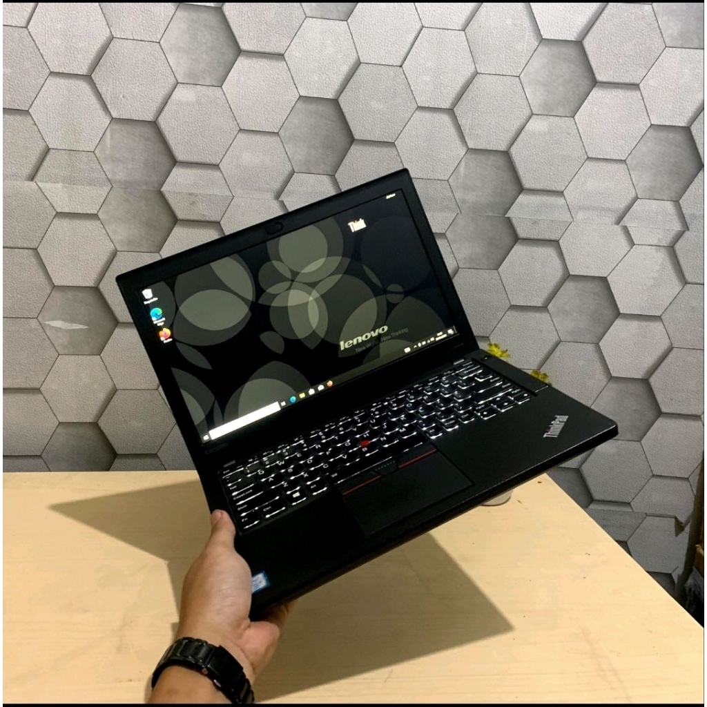THINKPAD x260 i5-6300U /8GB RAM/512GB SSD/BACKLITE /HD