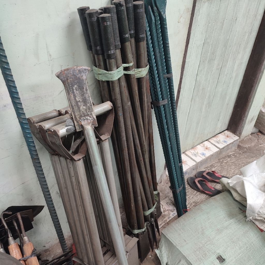 LINGGIS BESAR DODOS TANAH BAJA PER KUAT PENGGALI TANAH