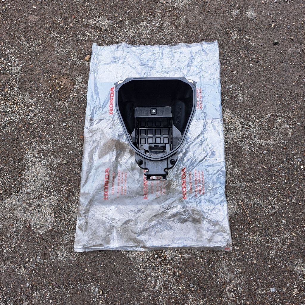 Box Assy Luggage (Box Bagasi) – Revo FI, Blade FI, Supra X 125 FI & revo 110 New BOX LUGGAGE ASSY 81