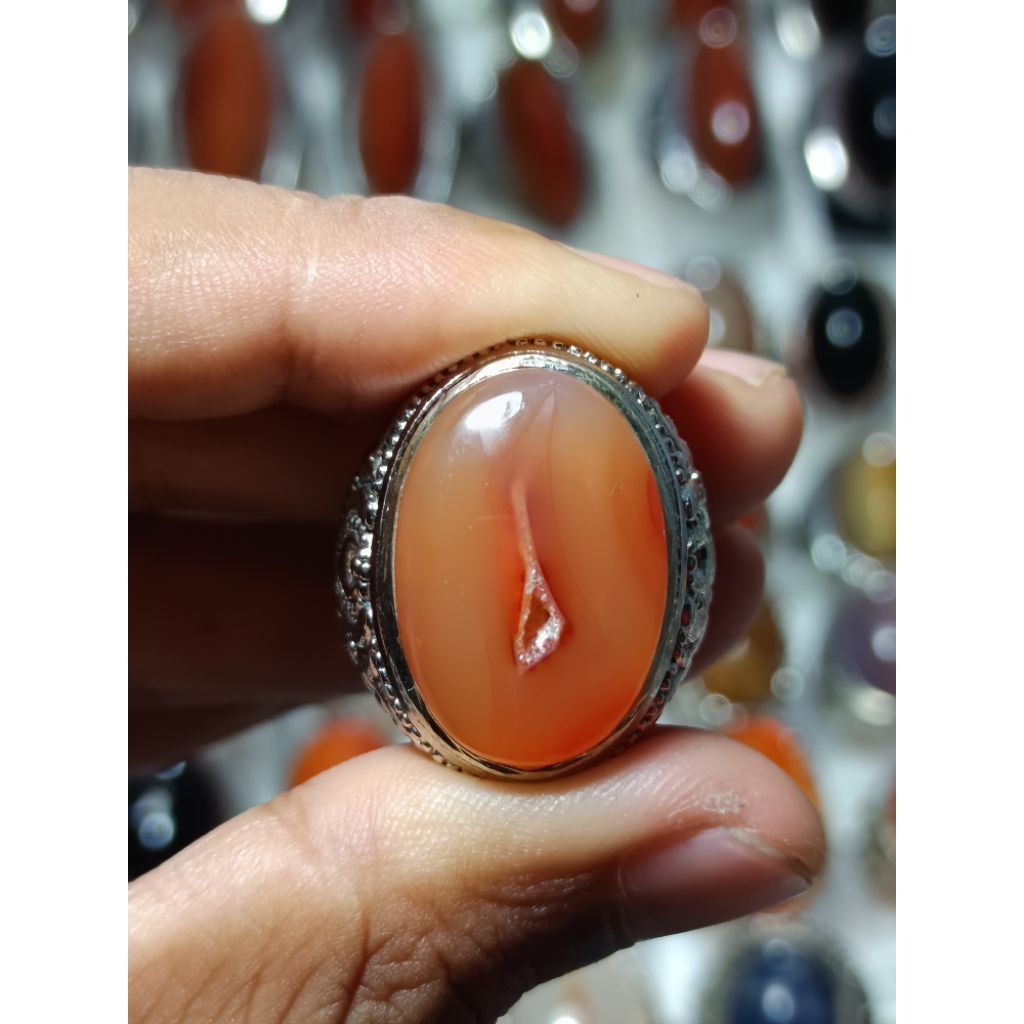 Cincin combong merah