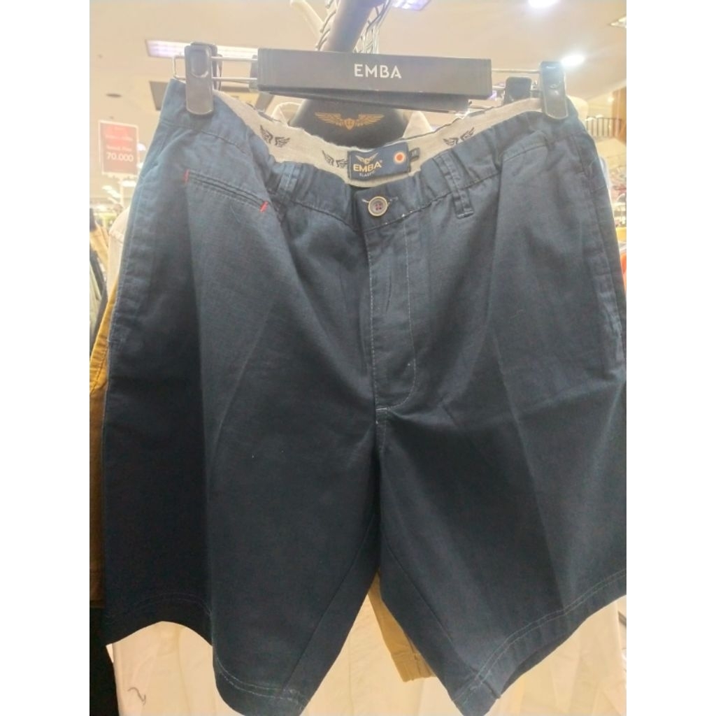 celana pendek emba