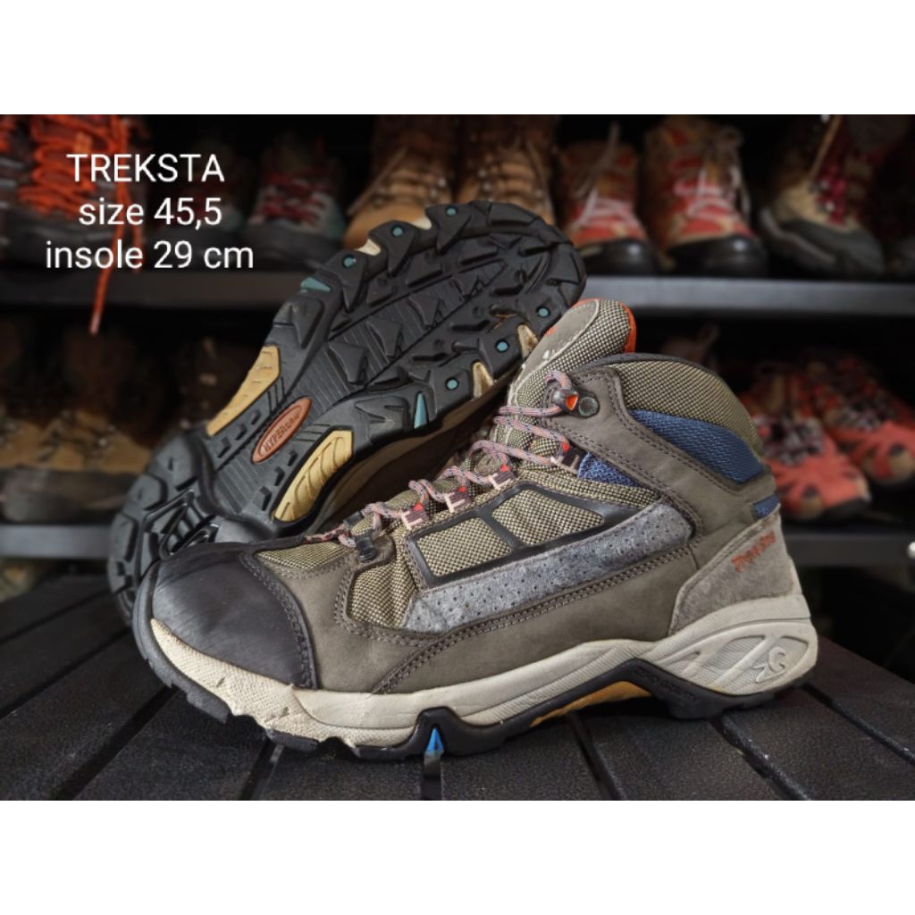 sepatu outdoor thrifting