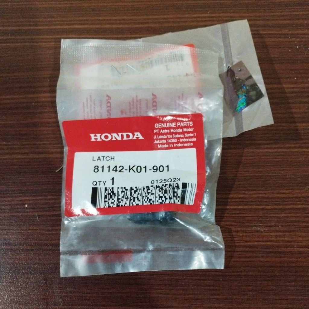 81142-K01-901 Latch, Pengunci Laci Honda PCX 150 K97
