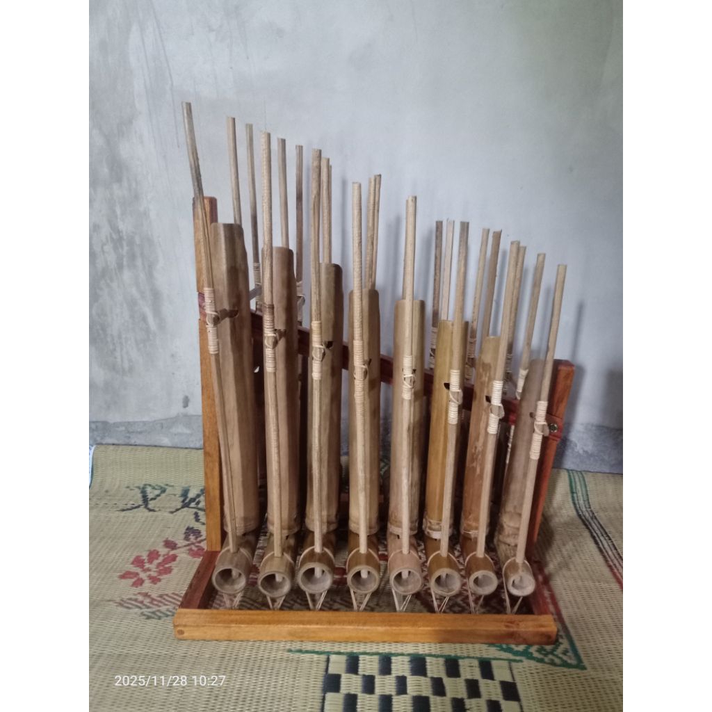 angklung pengamen 8 nada rangka kayu bambu putih/jawa