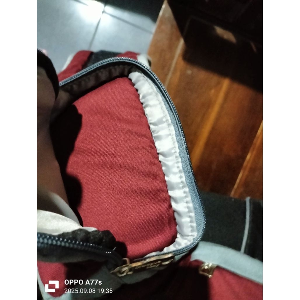 Preloved Gendongan bayi Dialogue Marun