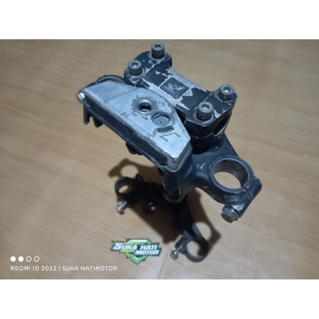 Segitiga Atas Bawah Honda Tiger Revo Original.