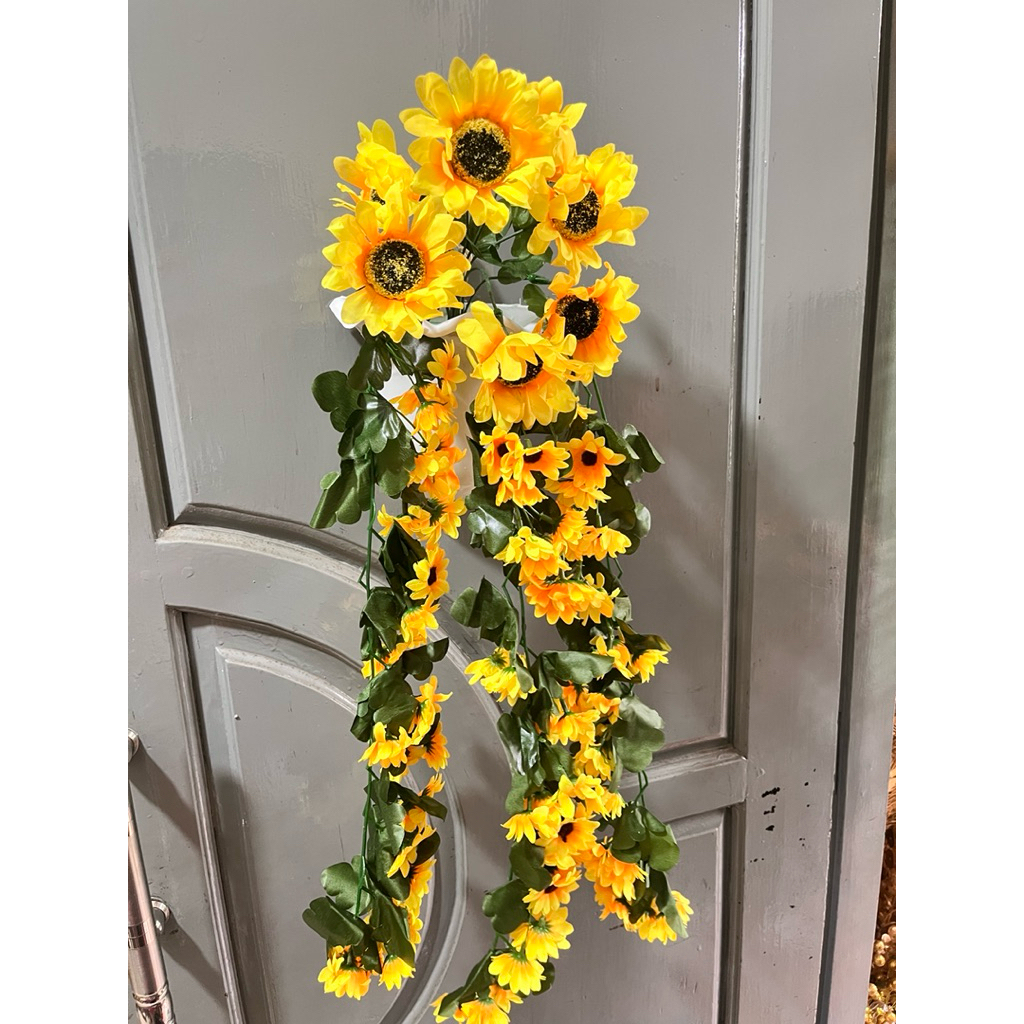 Bunga matahari juntai cantik sudah berikut vas dinding ombak plastik