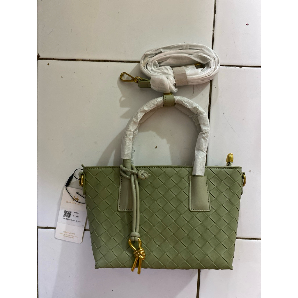 sling bag anyam hathin muii
