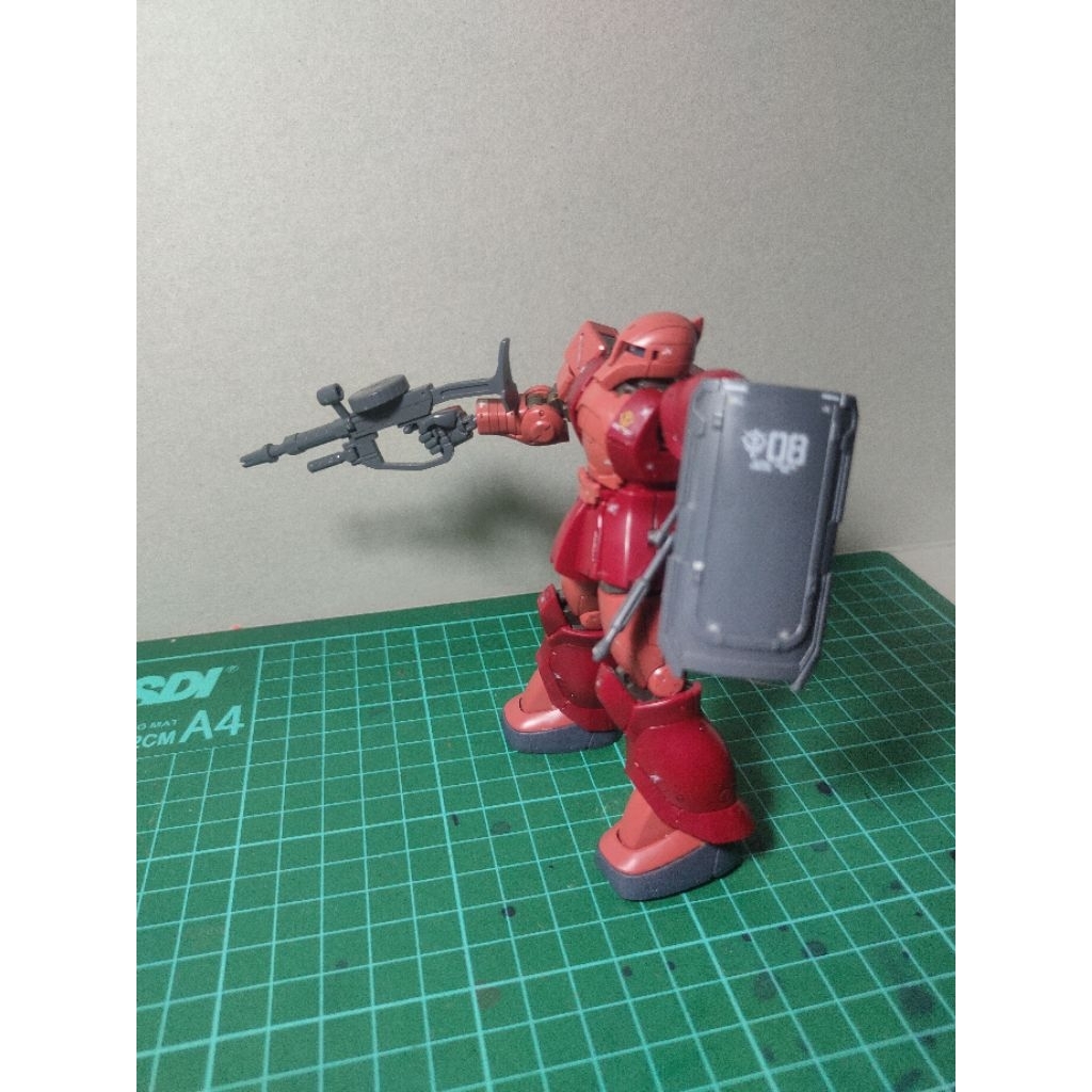 MS-05 ZAKU I ( CHAR AZNABLE ) HG Bandai