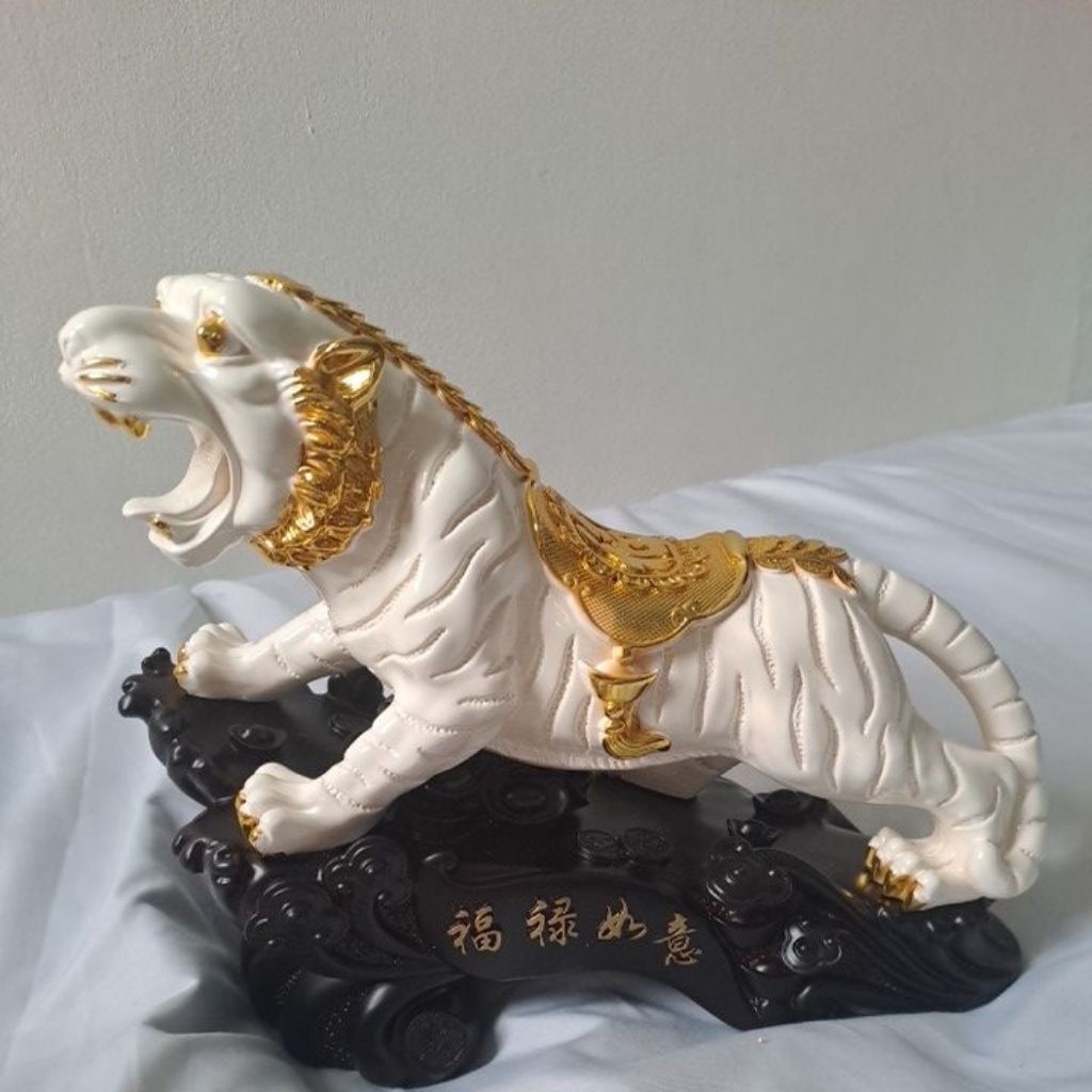 pajangan macan putih fiber jumbo