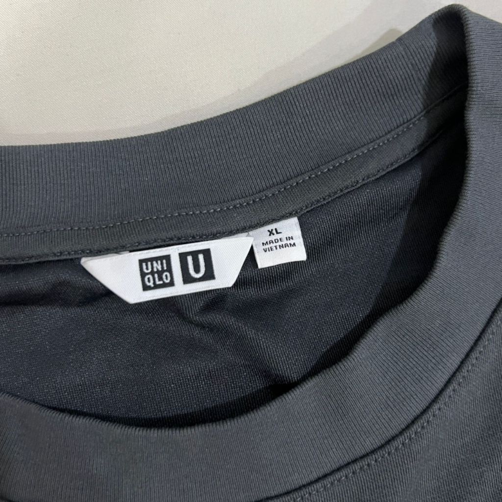 KAOS AIRISM UNIQLO SIZE XL ORGINAL PRELOVED SECOND