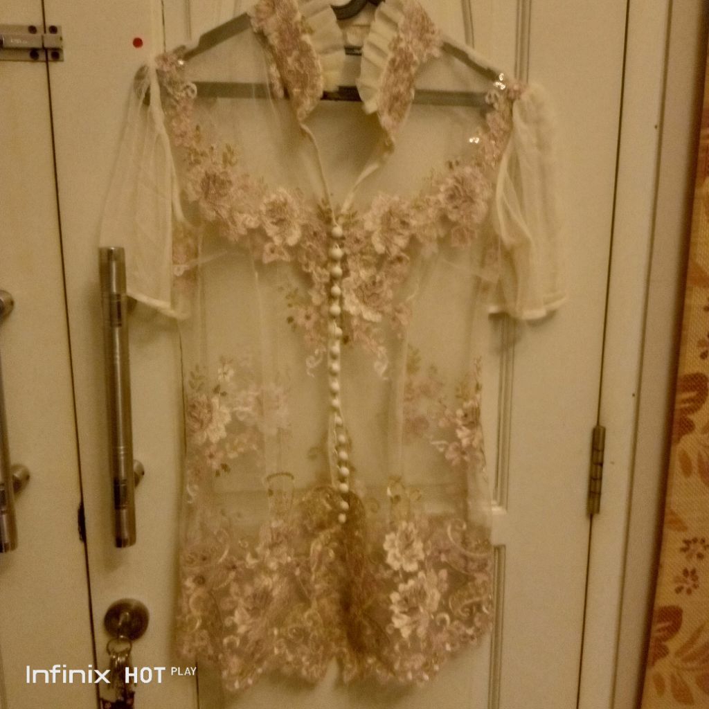 baju kebaya putih bunga² lengan pendek