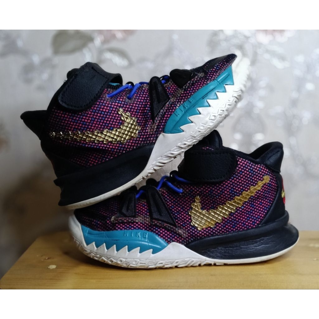 Sepatu Basket NIKE KYRE size anak