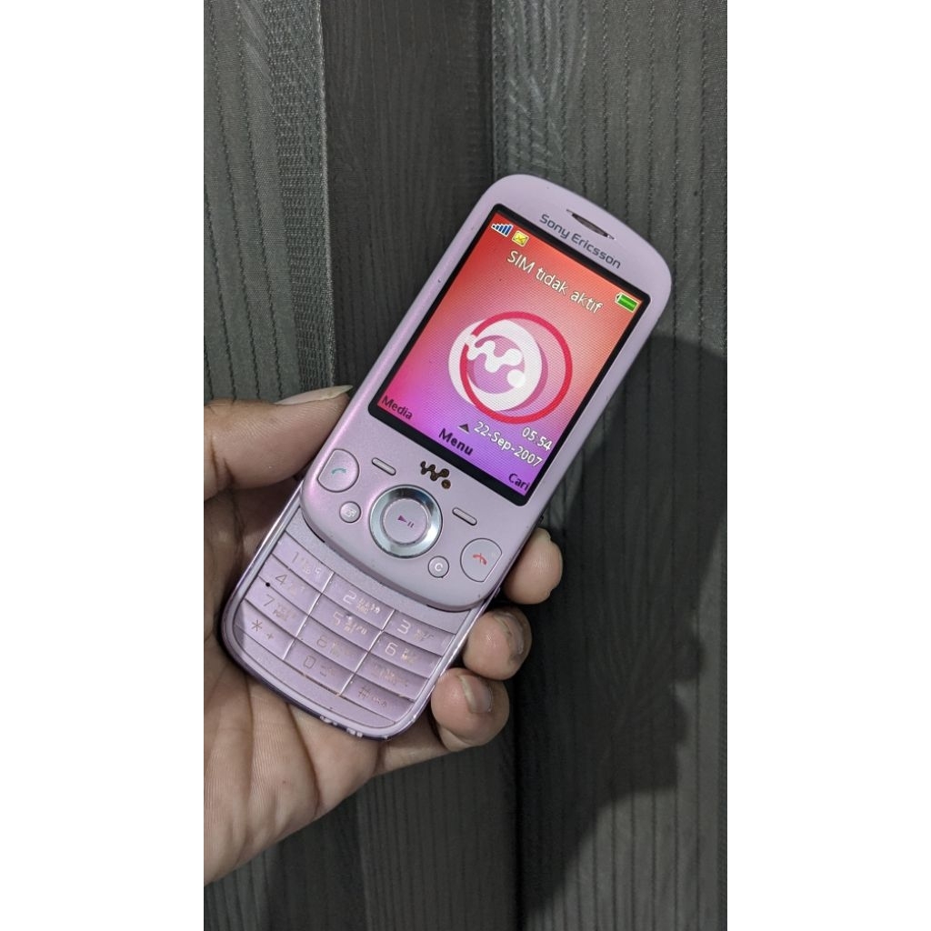 Sony ericsson W20 Zylo. Walkman clearbass mirip W705 W902 W980 W995