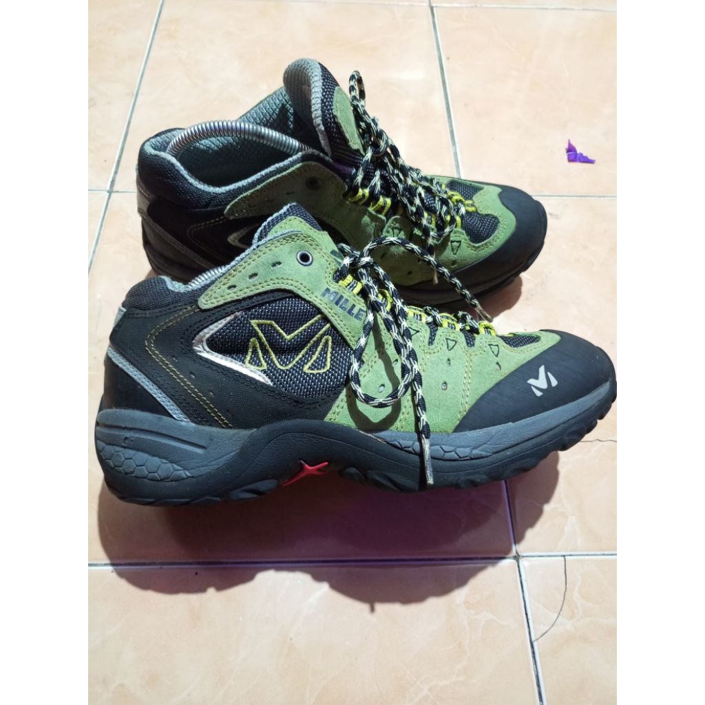 sepatu second hiking outdoor gunung mullet size 40,,5