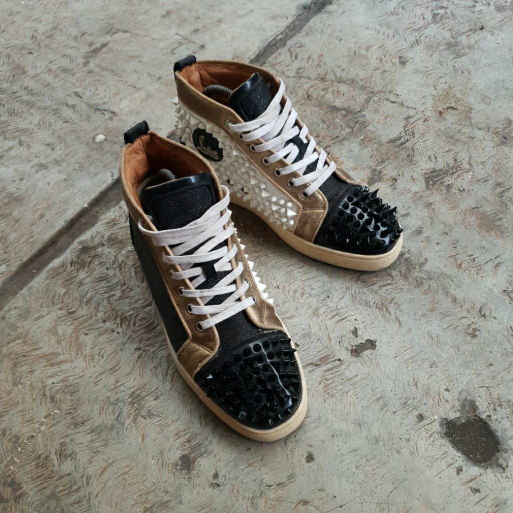 SEPATU SECOND CHRISTIAN LOU SPIKES LOUBOUTIN ORIGINAL
