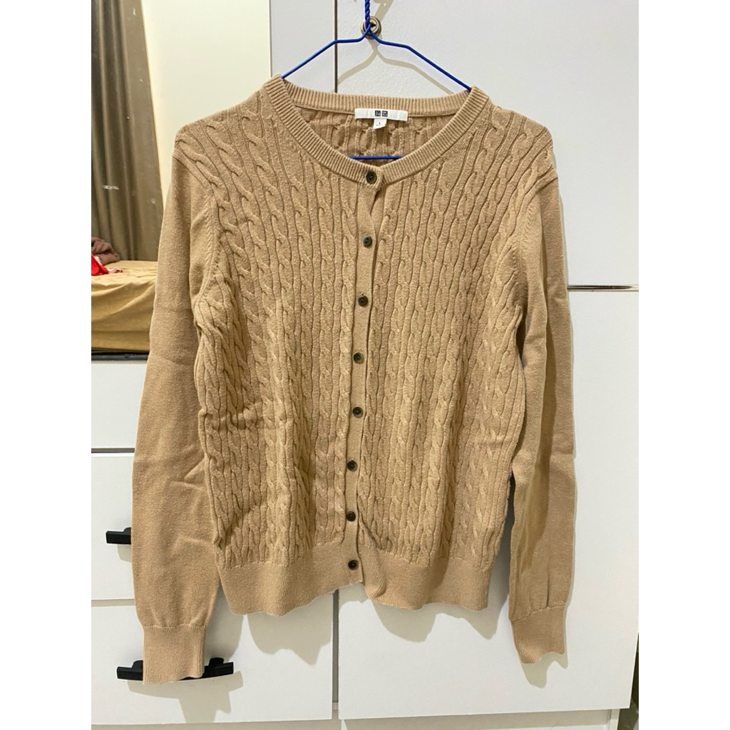 cardigan kepang uniqlo