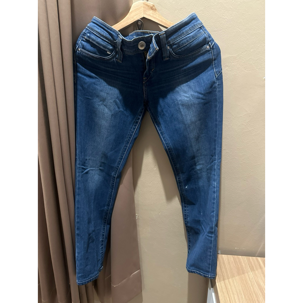 LEVIS - Preloved Low Rise Straight Jeans - Size 27