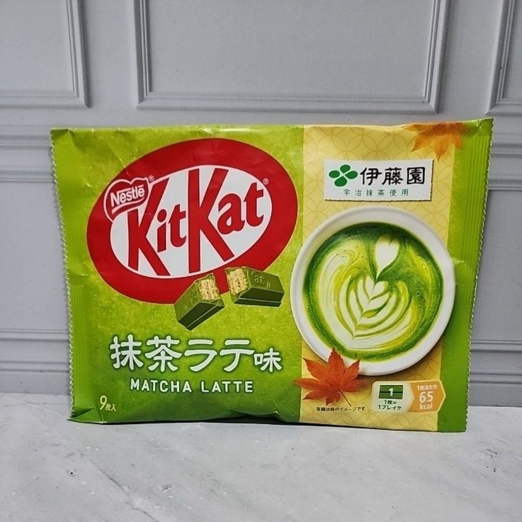 Kitkat matcha latte
