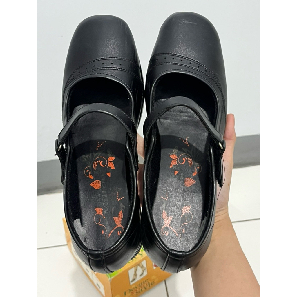 Sepatu pantofel wanita / sepatu paskibra pantofel milton