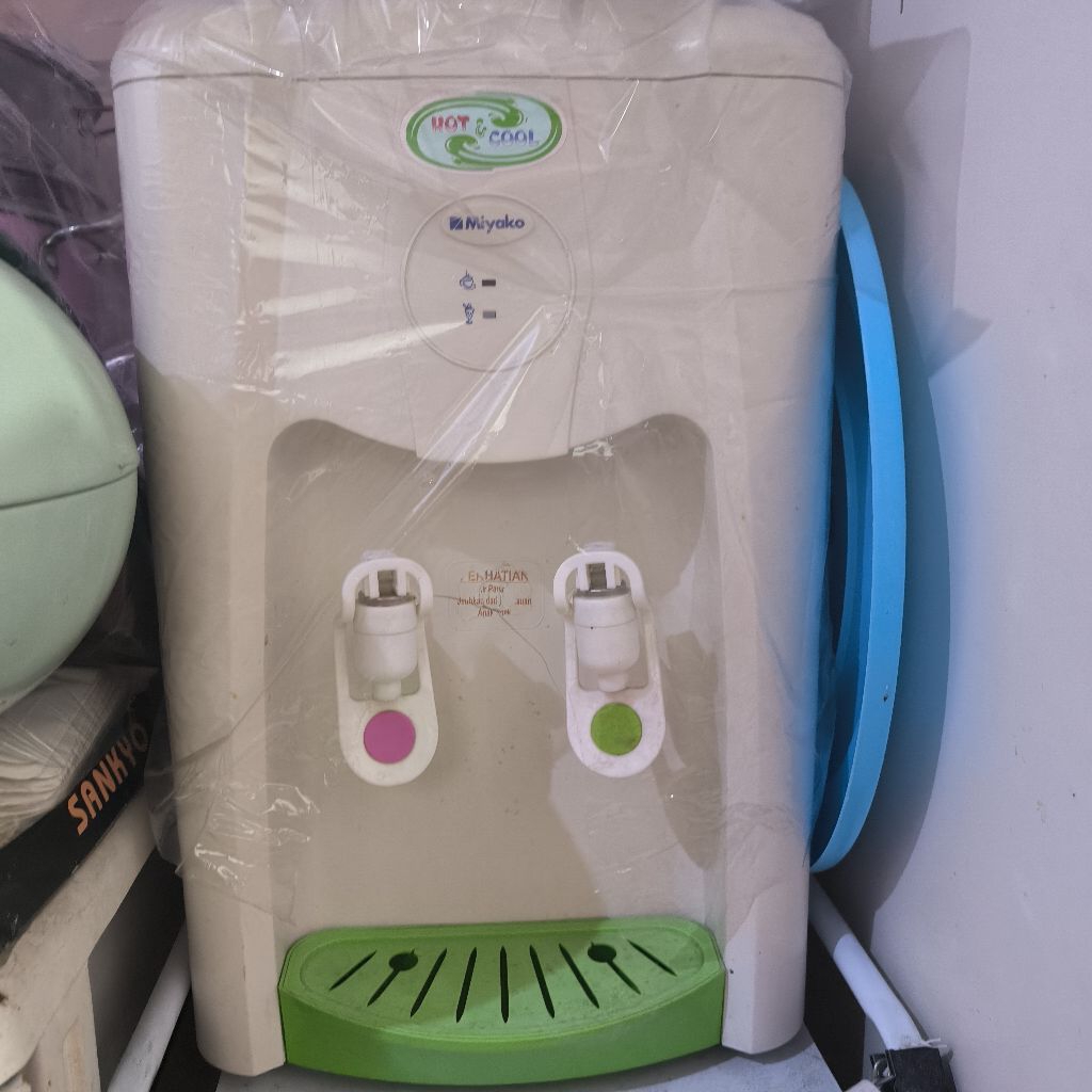 dispenser cosmos hot and cold n panas dingin air es