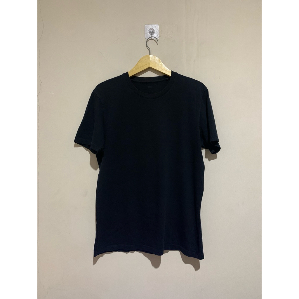 Uniqlo Basic Tee