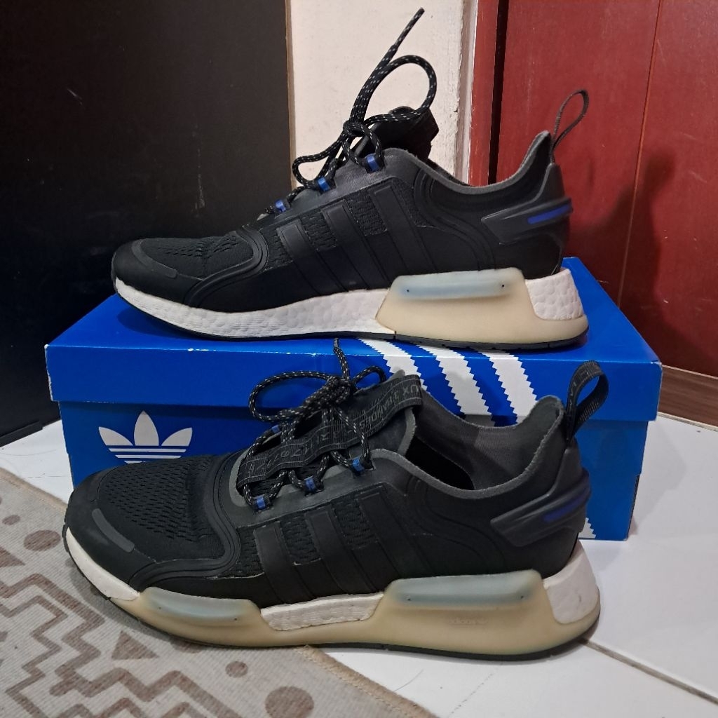 Sepatu Adidas NMD V3 Size 43 2/3 Original