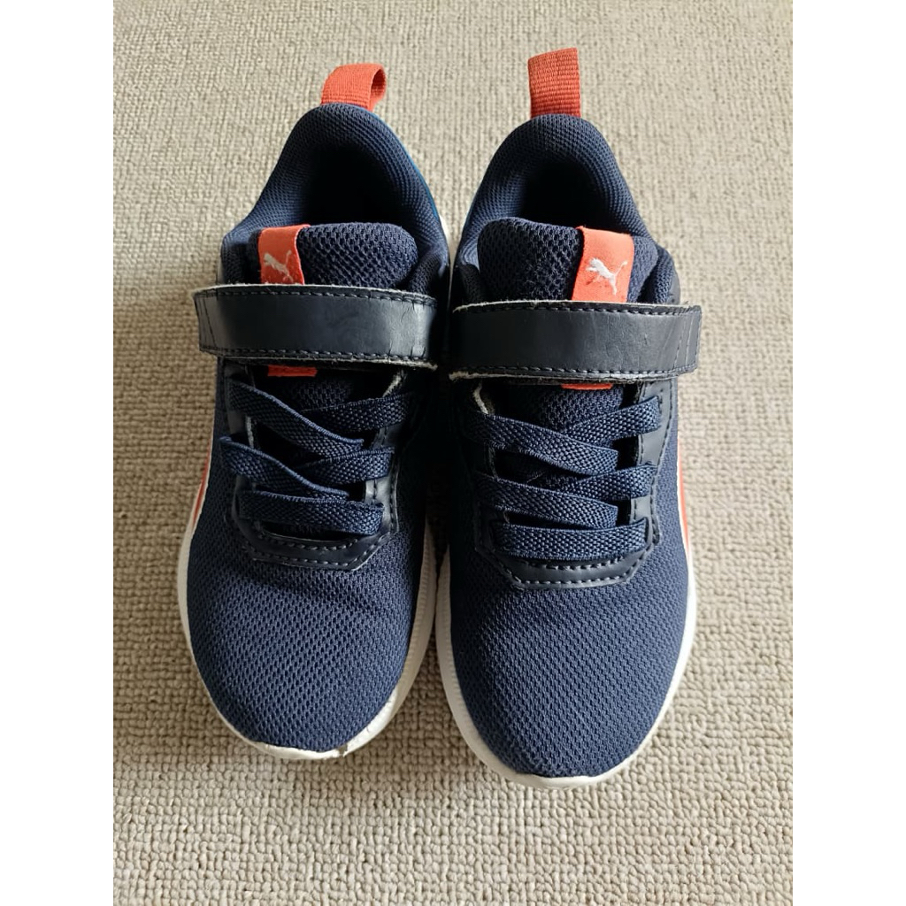 Sepatu anak Puma