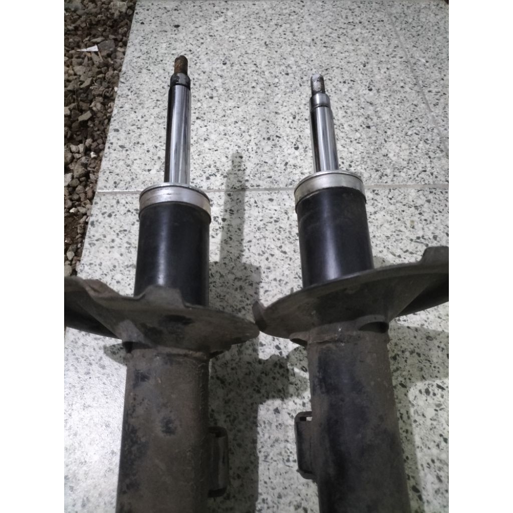 Shockbreaker Depan Copotan Toyota Rush 2013 (Gen 2)