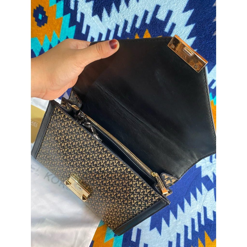 MK whitney signaturee