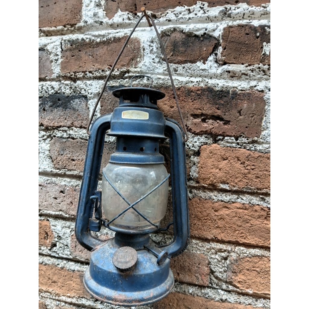 Lampu badai/lentera jadul