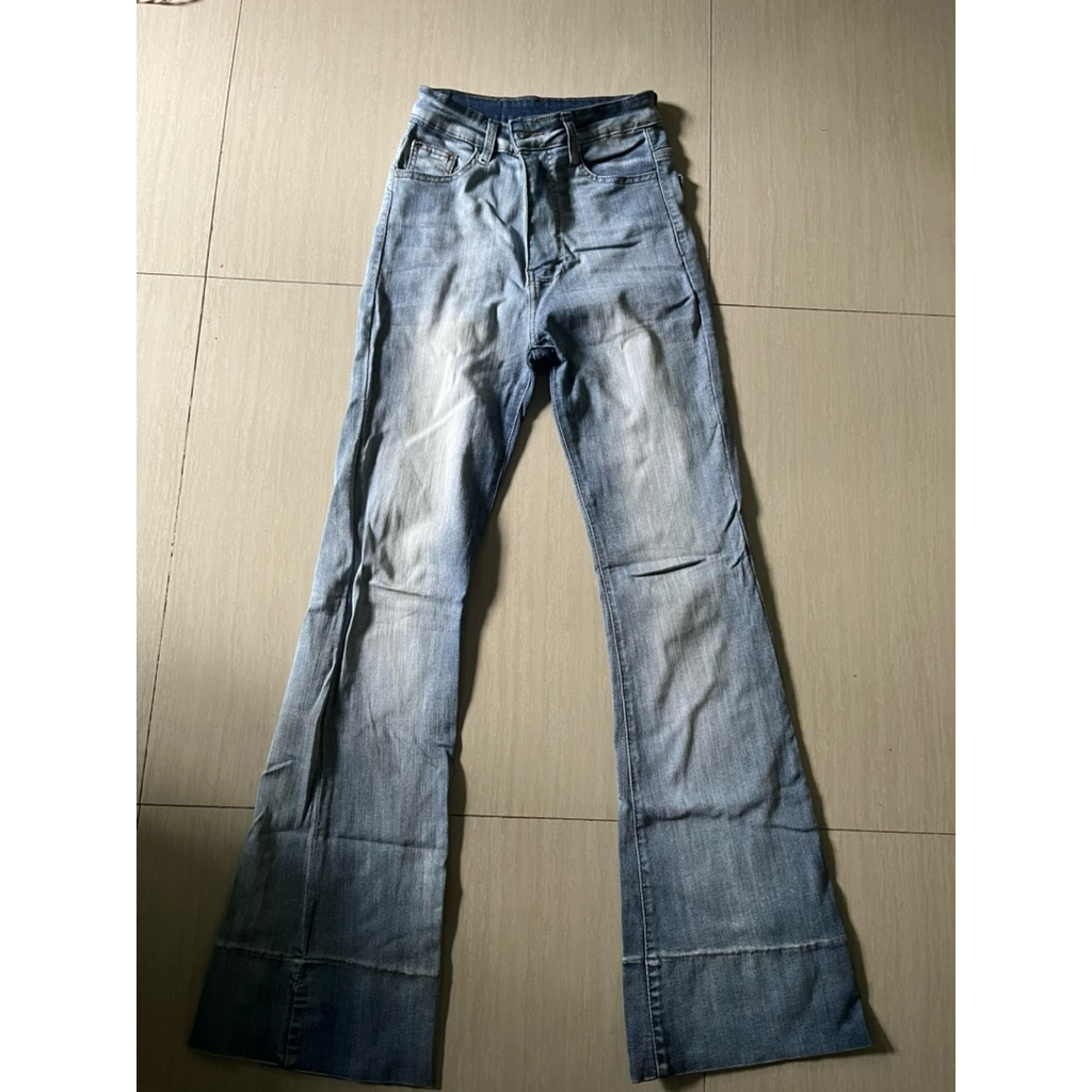 preloved flare pants jeans highwaist ladouce