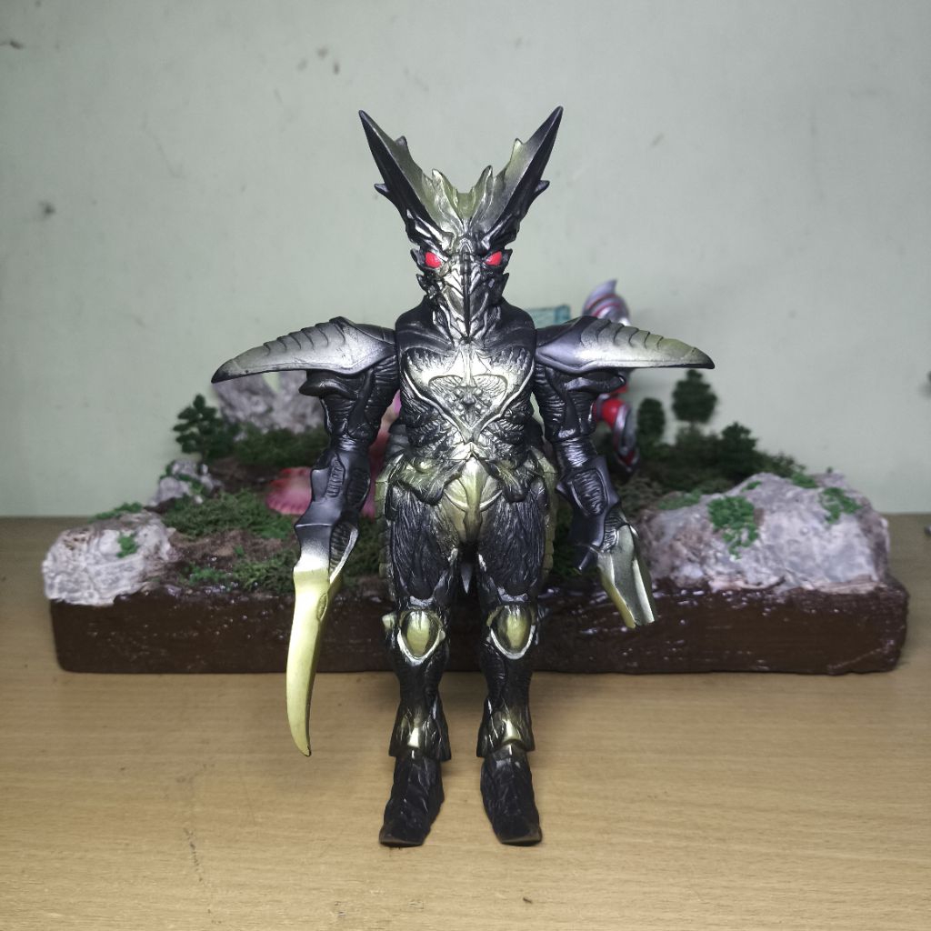 Ultra Monster Series Neo Baltan Sword 2001 (Renewal) - sofubi kaiju neo baltan ultraman cosmos
