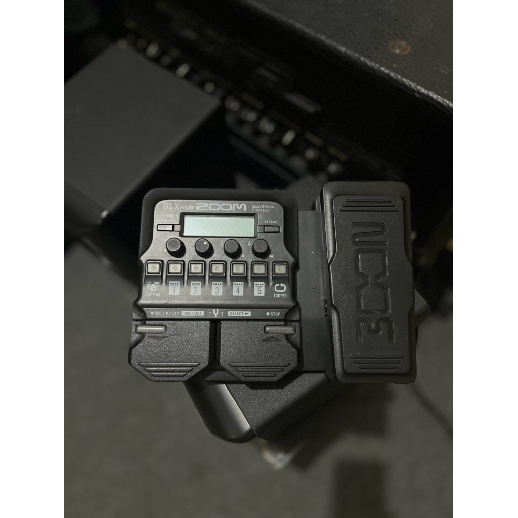 Zoom G1x Four Efek Gitar Bekas Original