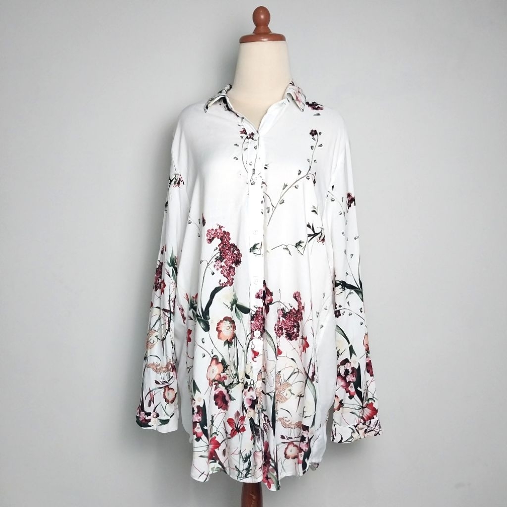 Blouse Kemeja Oversize Putih Motif Bunga Bunga Flower Cokelat