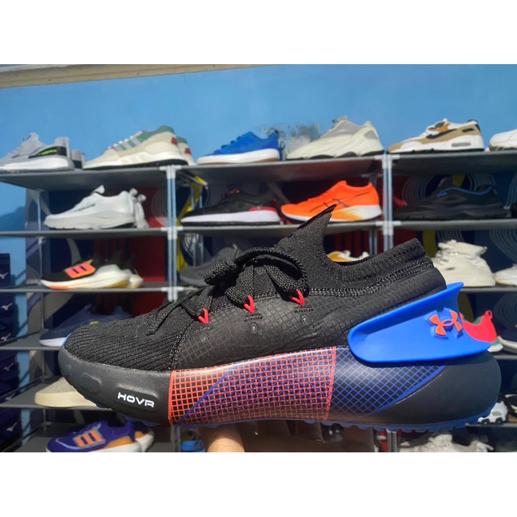 UNDER ARMOUR PHANTOM