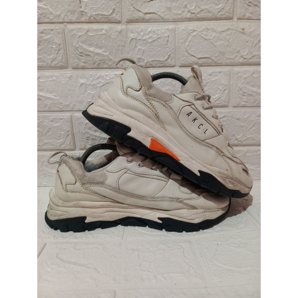 Sepatu Sneakers Akiii Classic Urban Tracker Cream size - 42 fit to 43
