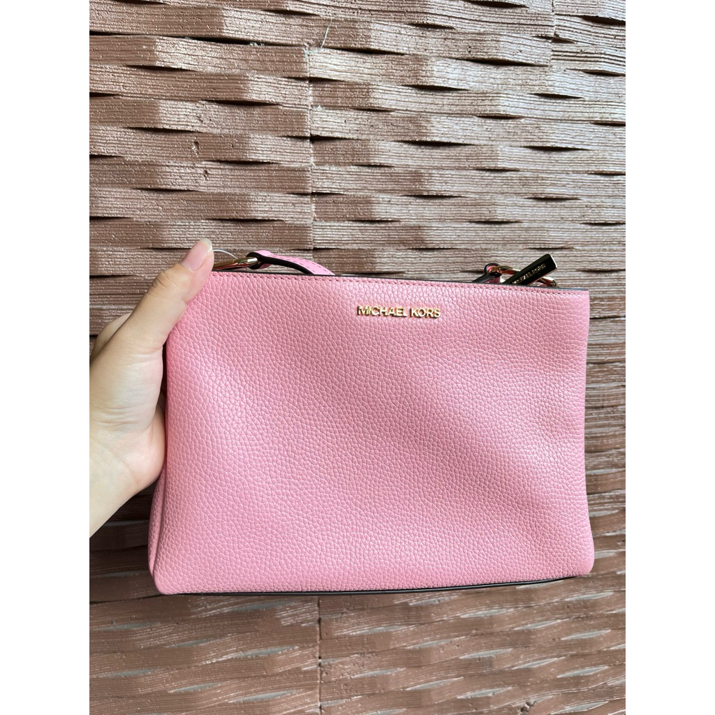 mk trisha sling bag