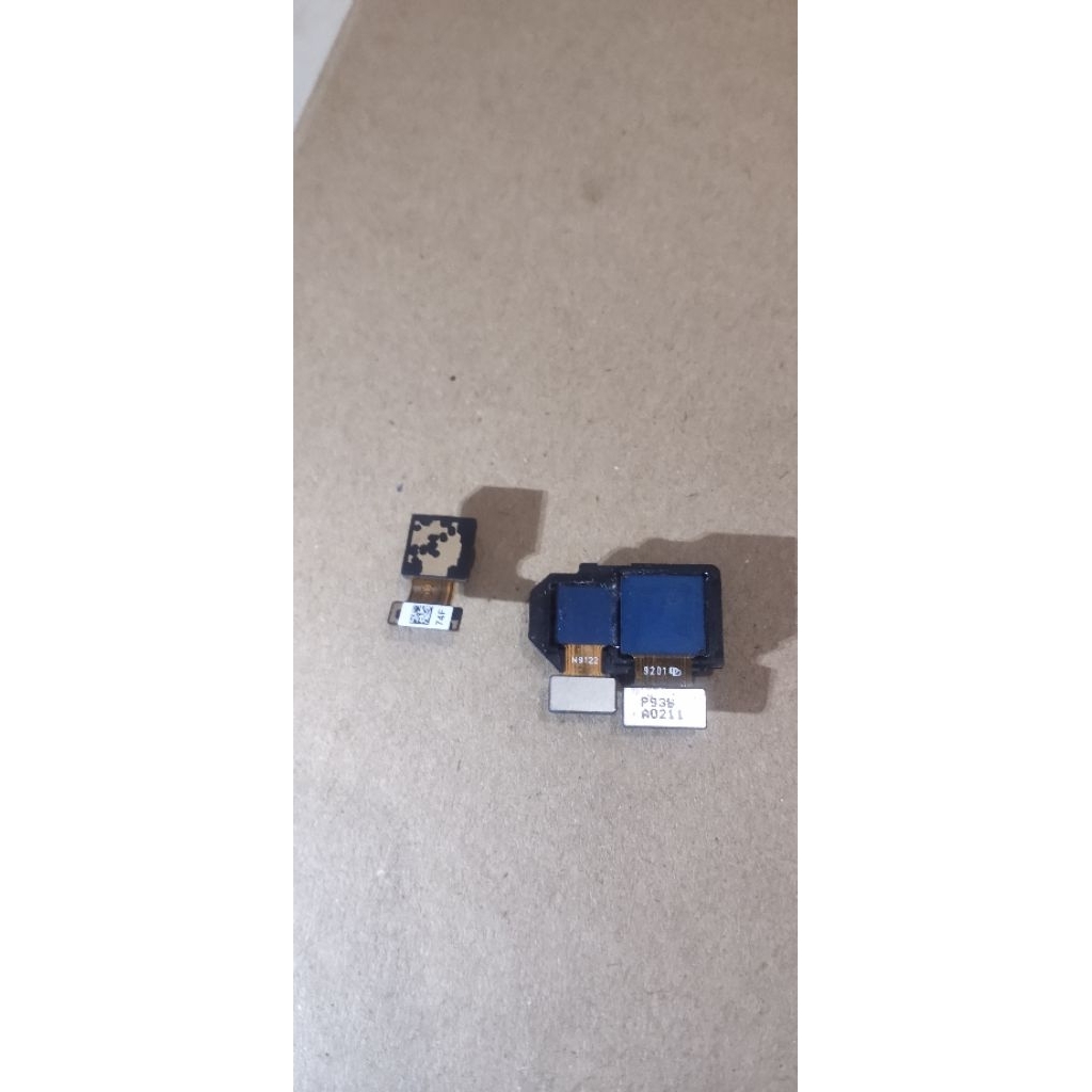 Kamera Depan dan Belakang HTC U11 Copotan