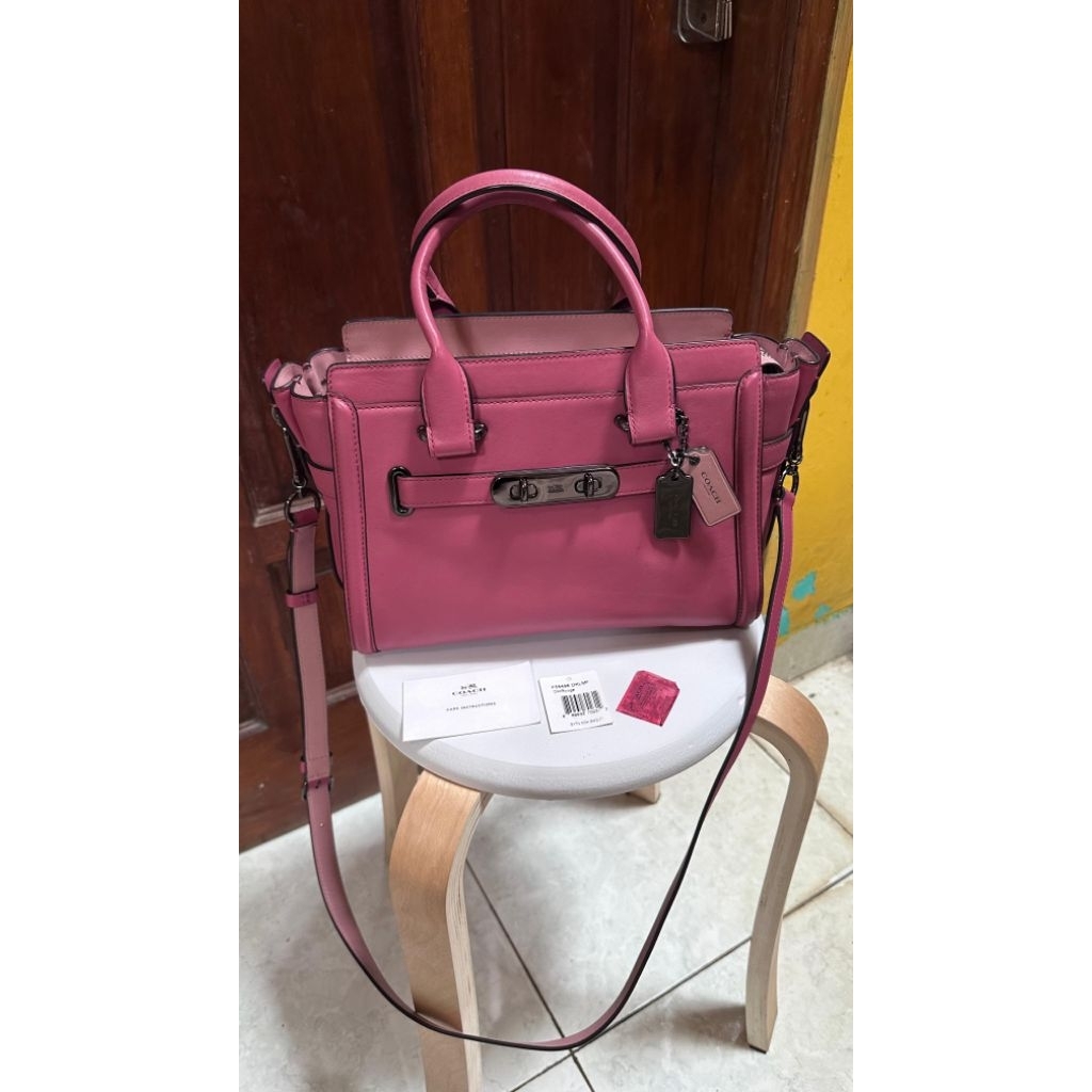 Preloved tas Coach swagger 27