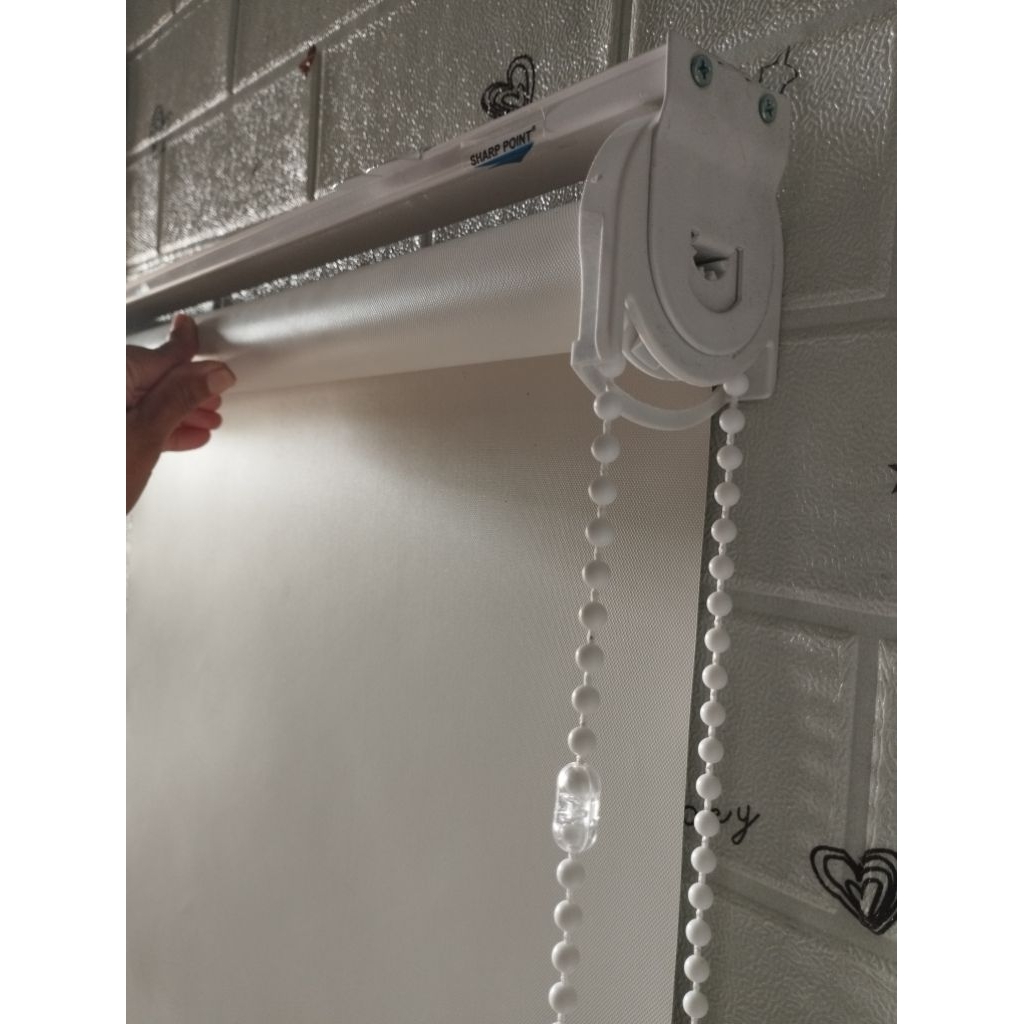 GORDEN ROLLER BLIND sharp point