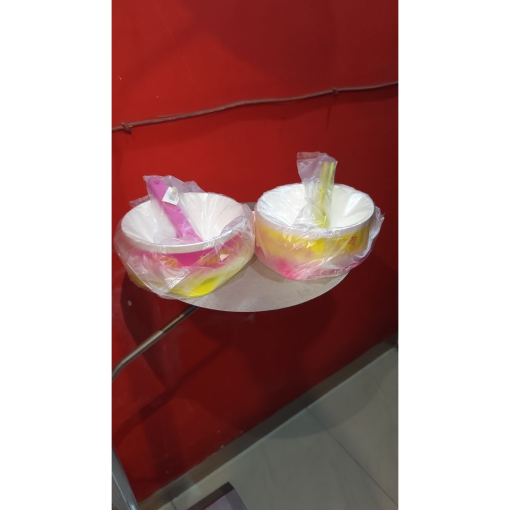 Hello Kitty meal Tupperware