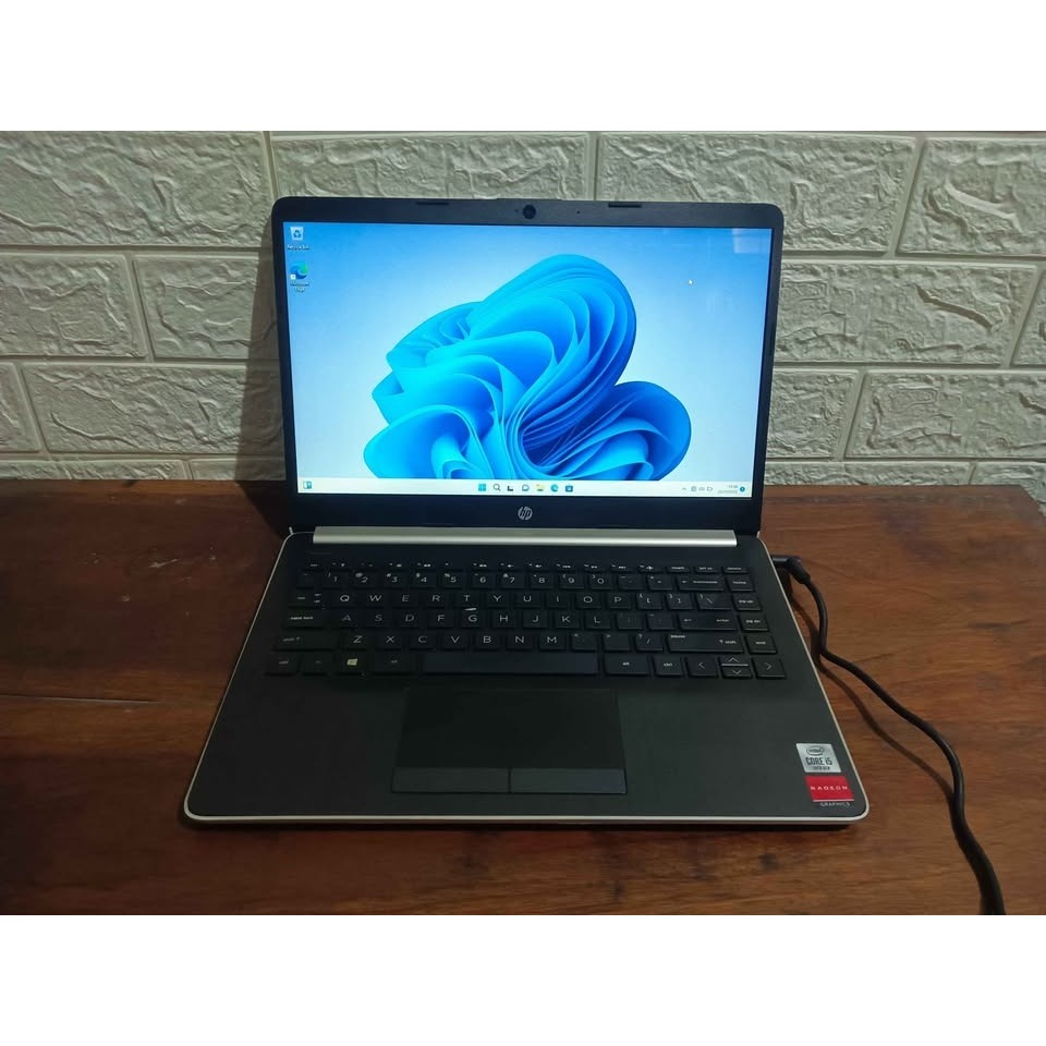 Laptop HP 14-CF2005TX Core i5 Gen10 | SSD 512GB | RAM 8GB | Radeon 530 2GB | Siap Kerja & Gaming Rin