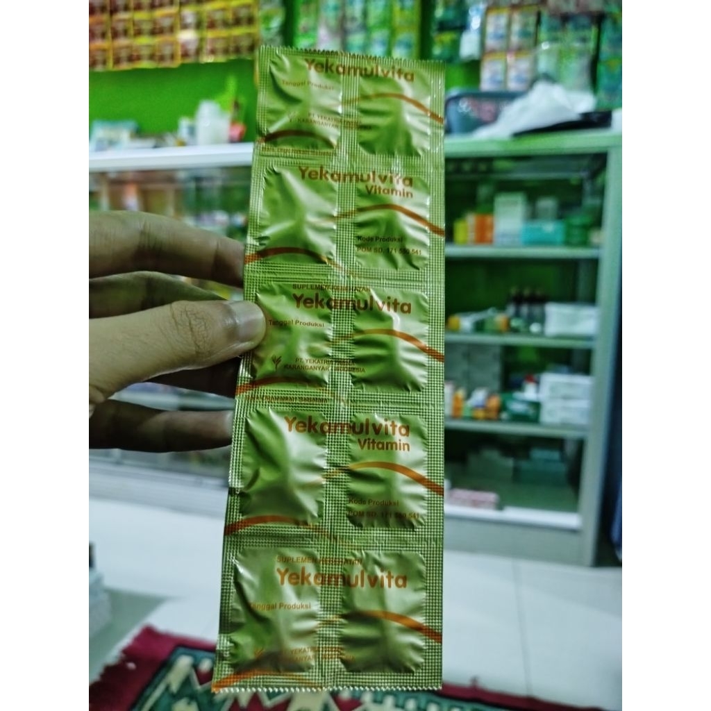 Yekamulvita Kaplet ( Vitamin A, Vitamin B Compleks, Vitamin B3.)