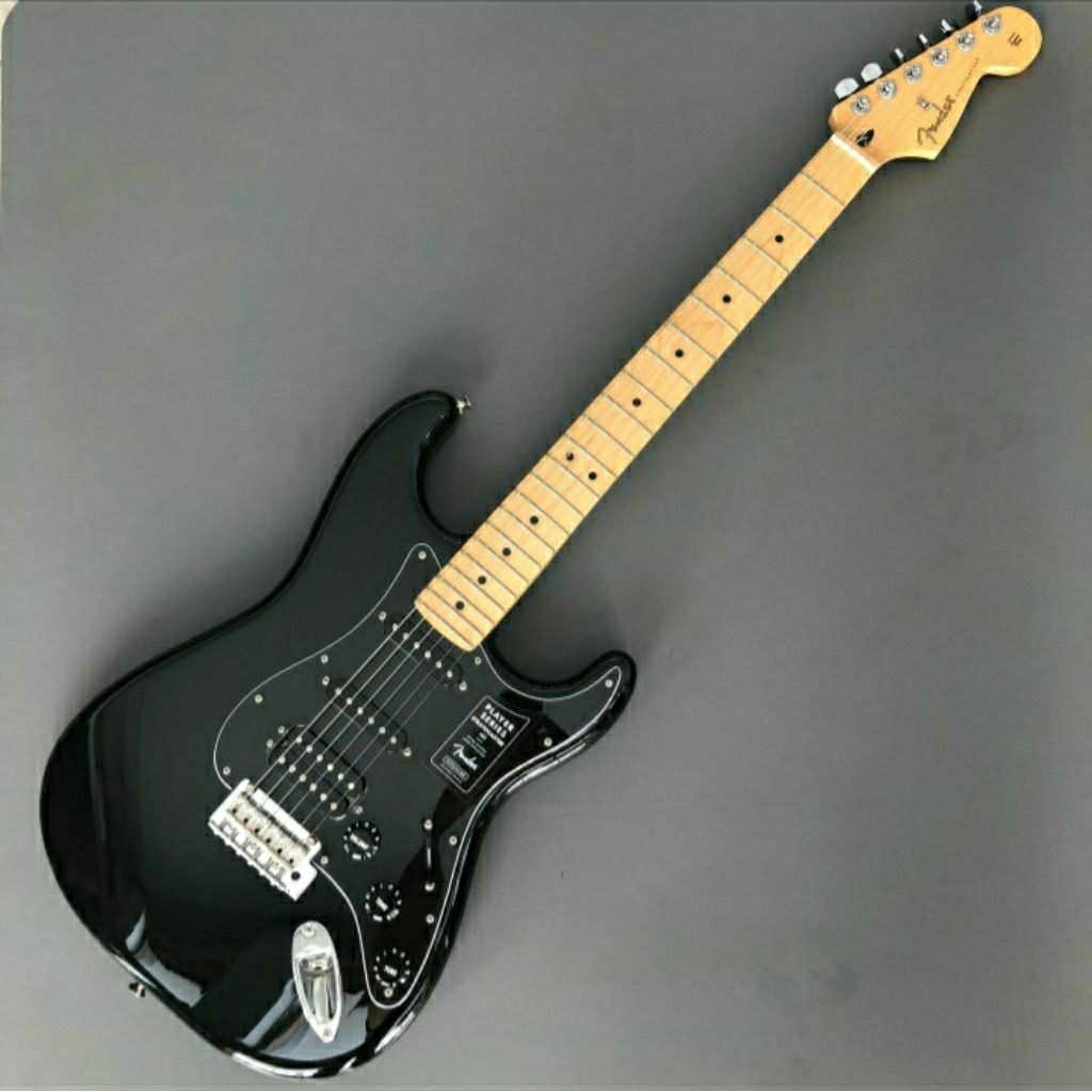 MADE IN MEXICO FENDER LIMITED EDITION PLAYER STRATOCASTER HSS with Maple Fingeboard in Black ELECTRI