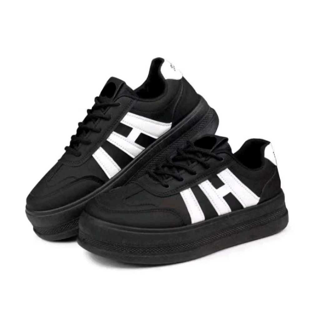 Sepatu Sneakers Wanita Korea Style Hitam Kekinian