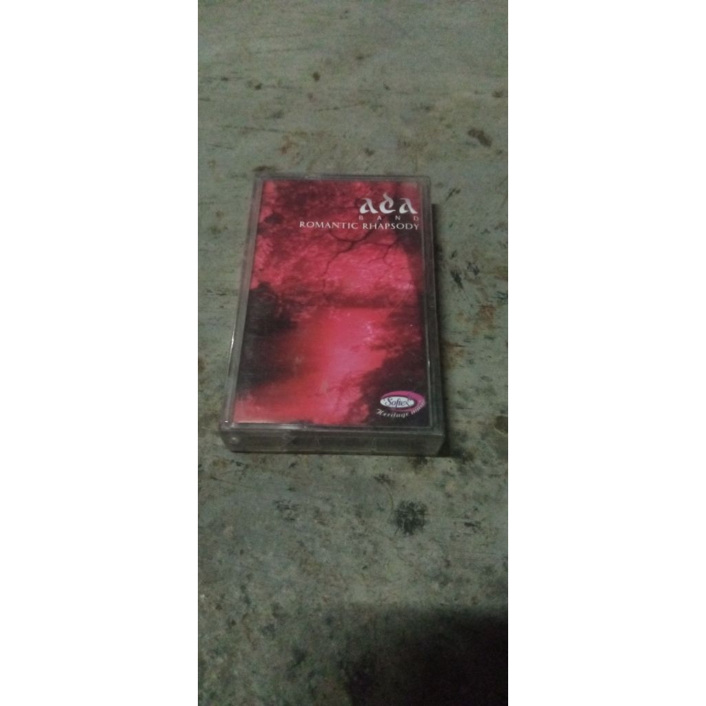 kaset pita ada band album Romantic Rhapsody
