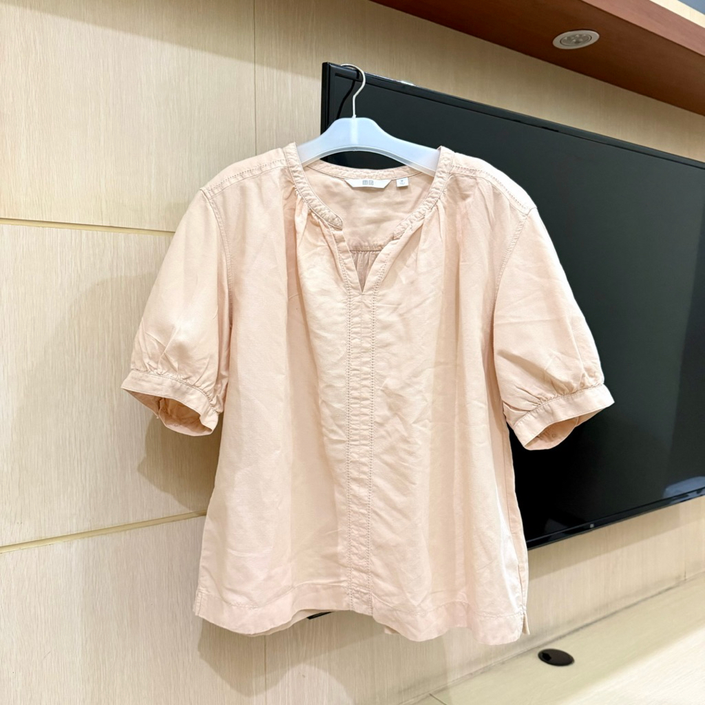 UNIQLO PEACH LINEN SHIRT PUFF SLEEVE V-Neck - ORIGINAL STORE UNIQLO - Linen katun original store uni