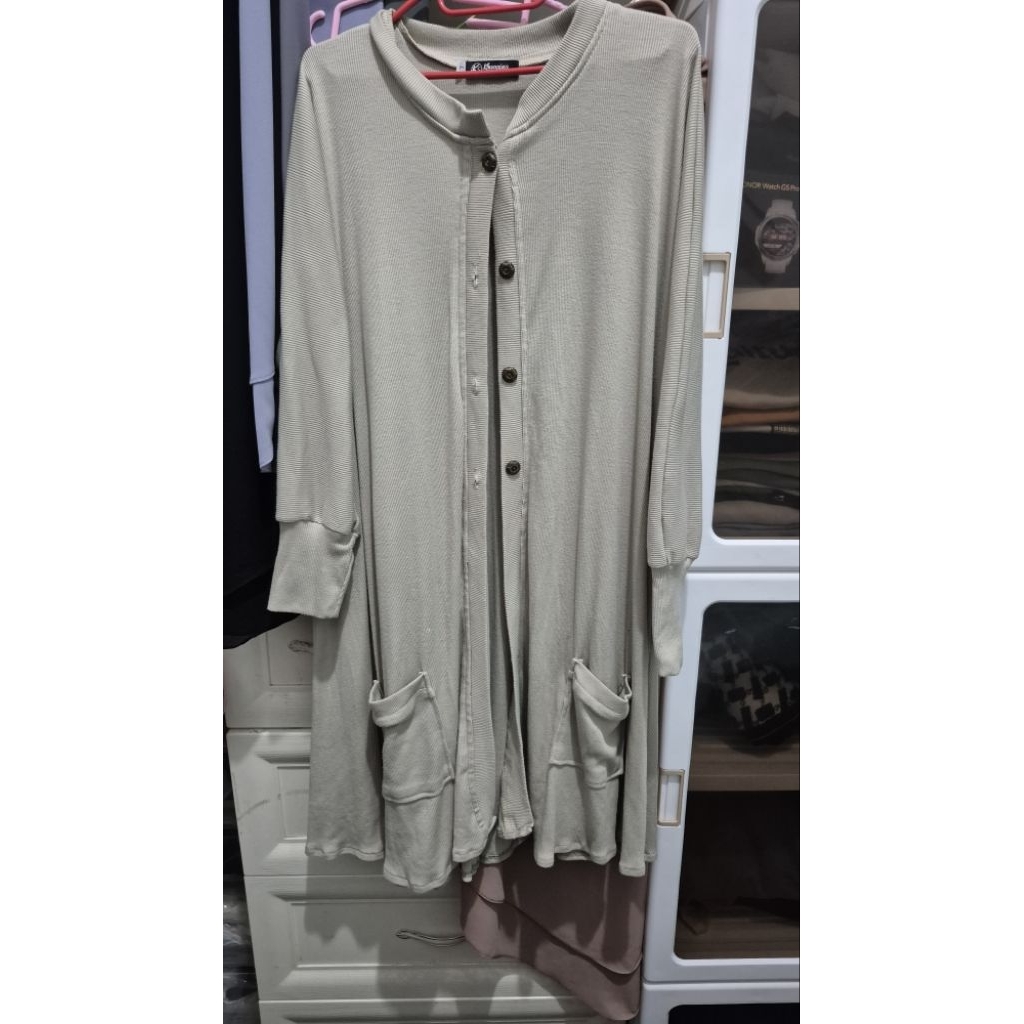 outer khumaira syari L preloved sage